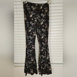 HOT TOPIC Flare Skulls And Roses Leggings XL